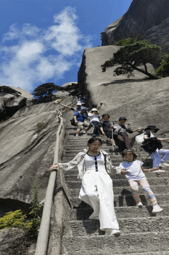 重品牌 優(yōu)服務 惠職工516.png